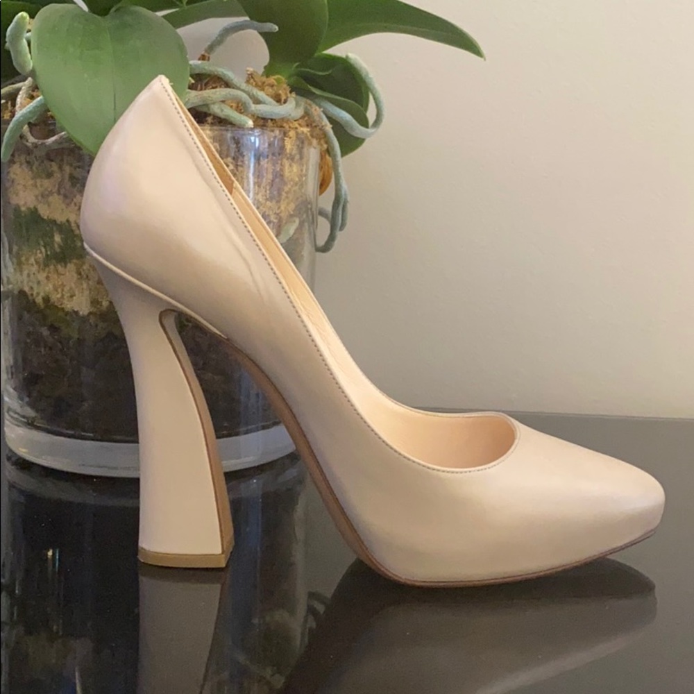 💵👍Giorgio Armani heels ❤️